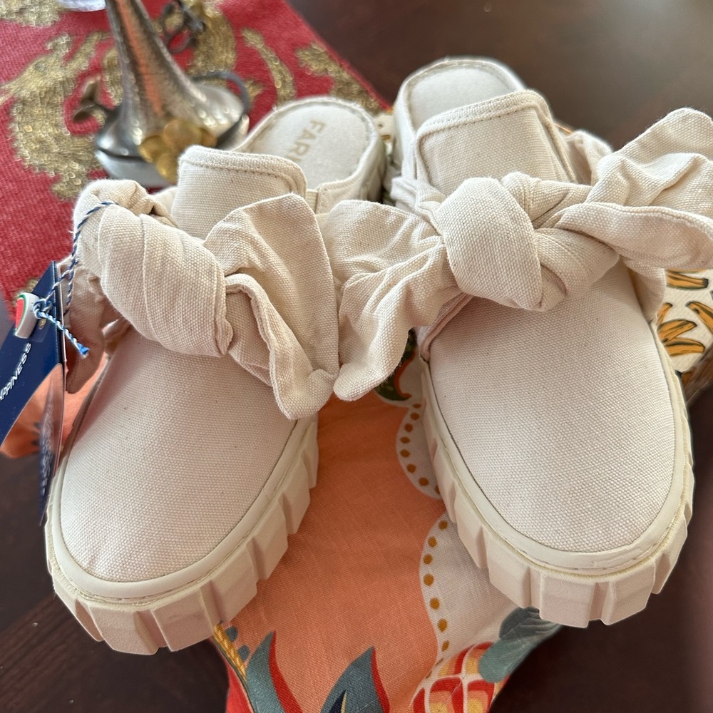 FARM RIO OFF WHITE BOW MULES SIZE EU 39.5=US 38.5